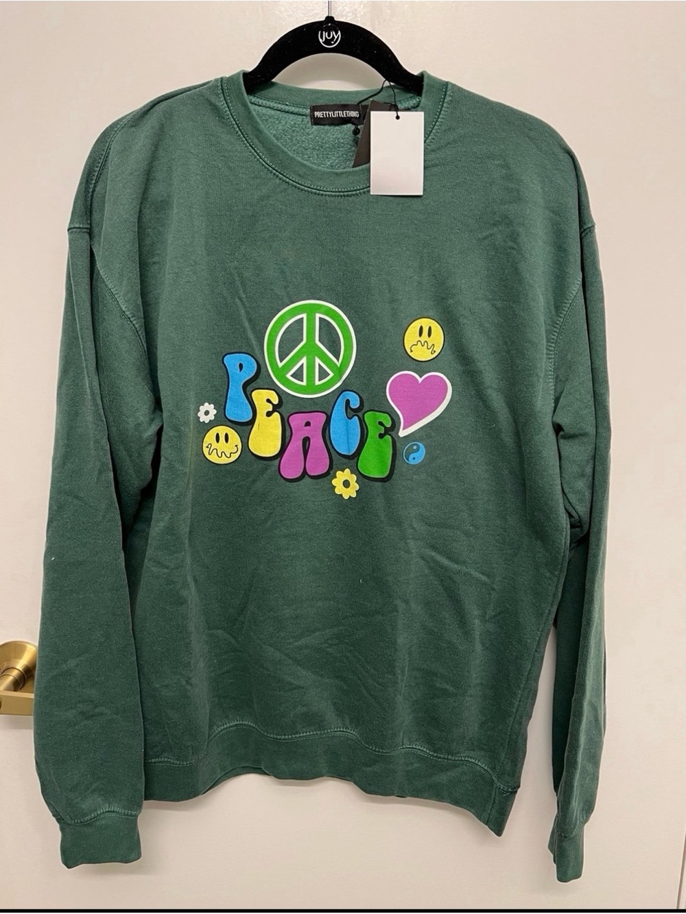 NWT PrettyLittleThing Green 'Peace' Graphic Sweatshirt